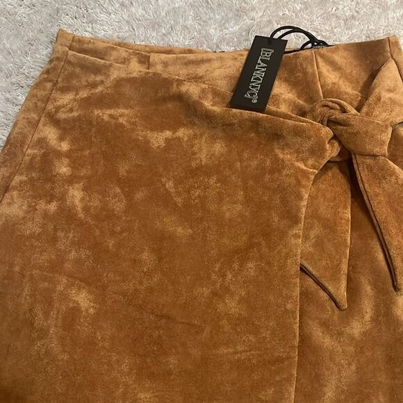 NWT BlankNYC faux suede Carmel mini skirt. Size 25 - Picture 7 of 7